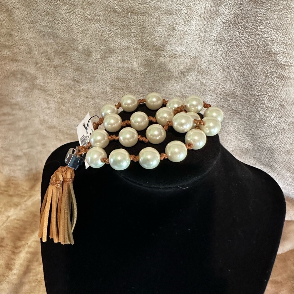Pearl & leather bracelet